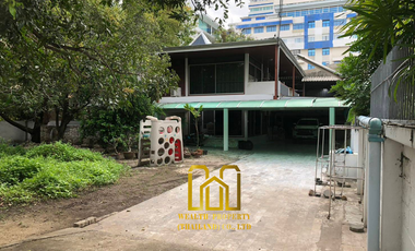 🏡 Land with Building for Sale: 199 Sq. Wah in Phetchaburi New Cut Soi 47 Intersection 6, Near Bangkok Hospital 🏡