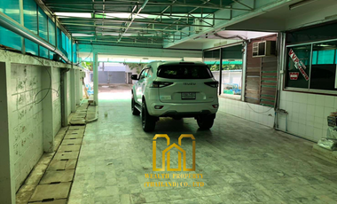 🏡 Land with Building for Sale: 199 Sq. Wah in Phetchaburi New Cut Soi 47 Intersection 6, Near Bangkok Hospital 🏡