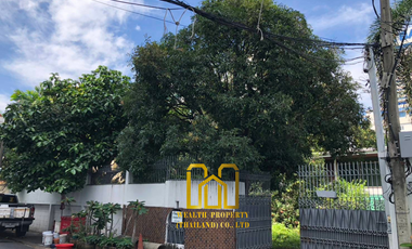 🏡 Land with Building for Sale: 199 Sq. Wah in Phetchaburi New Cut Soi 47 Intersection 6, Near Bangkok Hospital 🏡