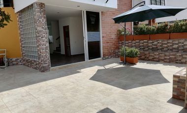 Vendo casa de dos niveles en San Jerónimo