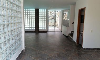 Vendo casa de dos niveles en San Jerónimo
