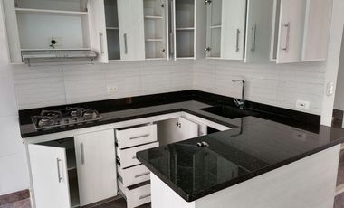Vendo casa de dos niveles en San Jerónimo