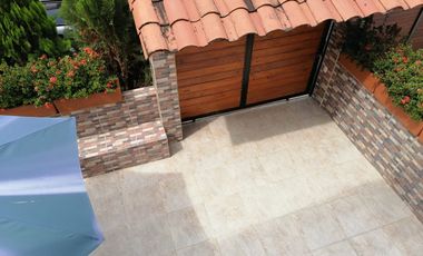 Vendo casa de dos niveles en San Jerónimo