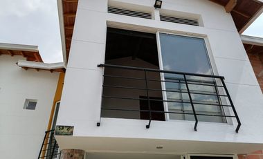 Vendo casa de dos niveles en San Jerónimo