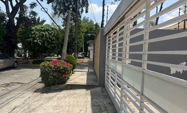 MAGNIFICA UBICACION, CALLE CERRADA FRENTE A PARQUE, AMPLIOS ESPACIOS, USO DE SUELO