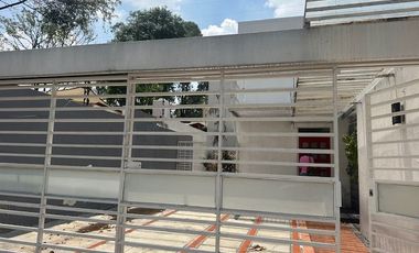 MAGNIFICA UBICACION, CALLE CERRADA FRENTE A PARQUE, AMPLIOS ESPACIOS, USO DE SUELO