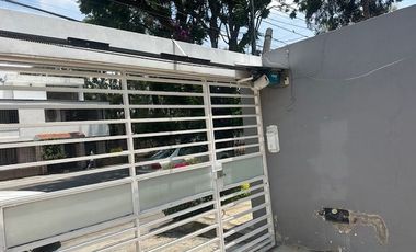 MAGNIFICA UBICACION, CALLE CERRADA FRENTE A PARQUE, AMPLIOS ESPACIOS, USO DE SUELO