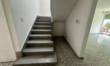 MAGNIFICA UBICACION, CALLE CERRADA FRENTE A PARQUE, AMPLIOS ESPACIOS, USO DE SUELO
