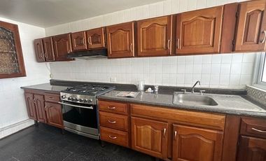 MAGNIFICA UBICACION, CALLE CERRADA FRENTE A PARQUE, AMPLIOS ESPACIOS, USO DE SUELO