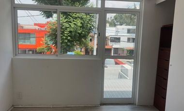 MAGNIFICA UBICACION, CALLE CERRADA FRENTE A PARQUE, AMPLIOS ESPACIOS, USO DE SUELO