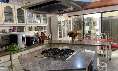 Vendo casa  de 592m2 en el norte de Quito.