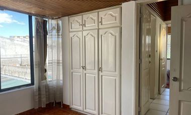 Vendo casa  de 592m2 en el norte de Quito.
