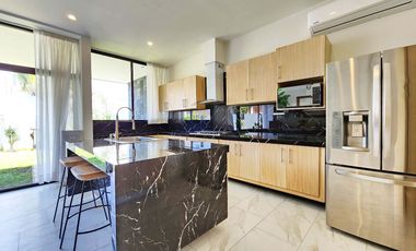 Casa en vente en fraccionamiento Costa de Oro
