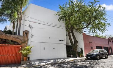 Impresionante propiedad para familia grande/negocio en el corazón de Ajijic!