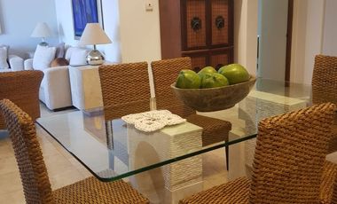 Villa Bugambilia, Villas de Oro