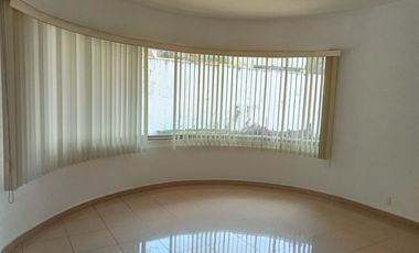 EXCELENTE CASA EN RENTA EN CLUB DE GOLF VALLE ESCONDIDO