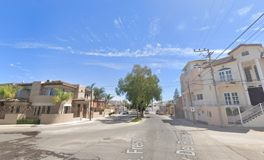 ¡¡Atención Inversionistas!! Venta de Casa en Remate Bancario, Col. Jardines de Chapultepec, Tijuana