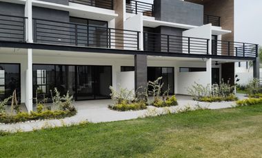 Casa en condominio, estacionamiento, seguridad, alberca y 3 recamaras