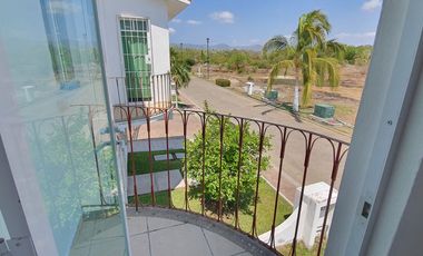 VILLA EN VENTA CONDOMINIO CON ACCESO A LA LAGUNA ACAPULCO