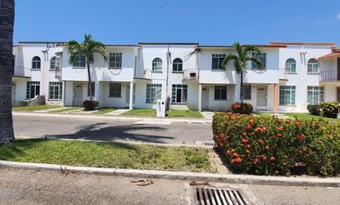VILLA EN VENTA CONDOMINIO CON ACCESO A LA LAGUNA ACAPULCO