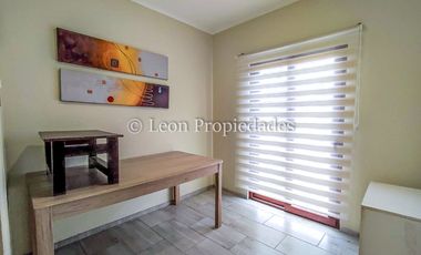 Leon Propiedades vende parcela con 2 casas en sector Alhué, Curacaví