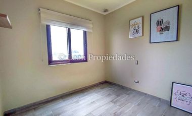 Leon Propiedades vende parcela con 2 casas en sector Alhué, Curacaví