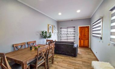 Leon Propiedades vende parcela con 2 casas en sector Alhué, Curacaví