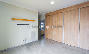 Leon Propiedades vende parcela con 2 casas en sector Alhué, Curacaví