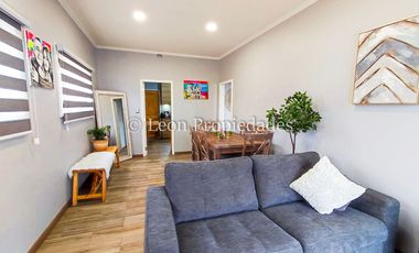 Leon Propiedades vende parcela con 2 casas en sector Alhué, Curacaví