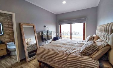 Leon Propiedades vende parcela con 2 casas en sector Alhué, Curacaví