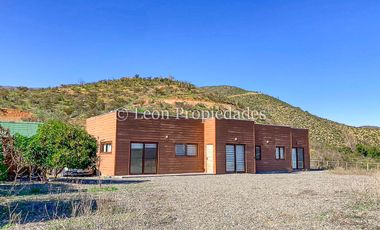 Leon Propiedades vende parcela con 2 casas en sector Alhué, Curacaví