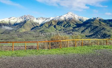 Leon Propiedades vende parcela con 2 casas en sector Alhué, Curacaví