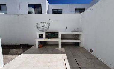 RENTA Casa AMUEBLADA en Juriquilla Santa Fe