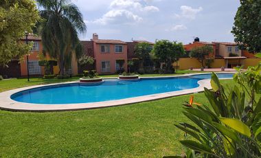 CASA EN VENTA EN LA CAMPIÑA TETECALITA MORELOS ESQUINA Y TERRENO PROPIO