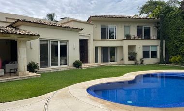 CASA EN VENTA ZONA SUR EN EXCLUSIVO FRACCIONAMIENTO EN CUERNAVACA, MORELOS.