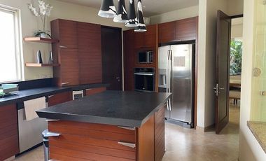 CASA EN VENTA ZONA SUR EN EXCLUSIVO FRACCIONAMIENTO EN CUERNAVACA, MORELOS.