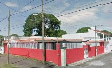 Local Comercial en esquina de avenida comercial en El Tejar, Medelin Veracruz