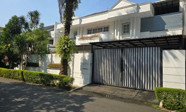FOR SALE HARGA MENDEKATI NJOP RUMAH SIAP HUNI LOKASI TENANG & ASRI DI MEGA KUNINGAN JAKARTA SELATAN