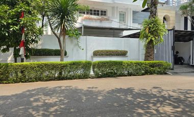 FOR SALE HARGA MENDEKATI NJOP RUMAH SIAP HUNI LOKASI TENANG & ASRI DI MEGA KUNINGAN JAKARTA SELATAN
