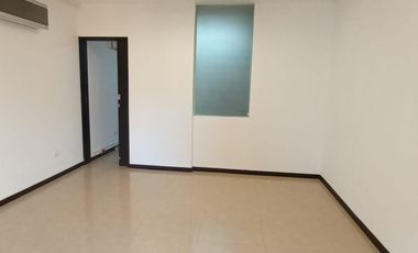 VENDO OFICINA,  OCTAVO PISO, CERCA CLUB CAMPESTRE CALI