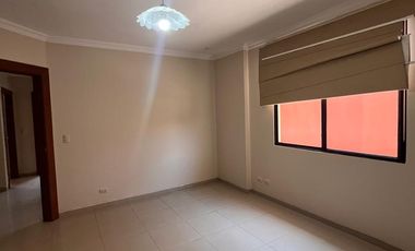 ALQUILER DE CASA CON 5 HABITACIONES EN URBANIZACIÓN CERRADA - NORTE DE GUAYAQUIL (ANNY)