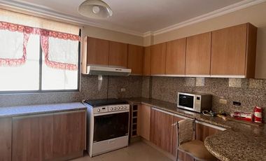 ALQUILER DE CASA CON 5 HABITACIONES EN URBANIZACIÓN CERRADA - NORTE DE GUAYAQUIL (ANNY)