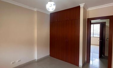 ALQUILER DE CASA CON 5 HABITACIONES EN URBANIZACIÓN CERRADA - NORTE DE GUAYAQUIL (ANNY)