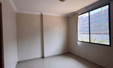 ALQUILER DE CASA CON 5 HABITACIONES EN URBANIZACIÓN CERRADA - NORTE DE GUAYAQUIL (ANNY)