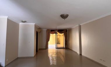 ALQUILER DE CASA CON 5 HABITACIONES EN URBANIZACIÓN CERRADA - NORTE DE GUAYAQUIL (ANNY)