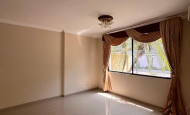 ALQUILER DE CASA CON 5 HABITACIONES EN URBANIZACIÓN CERRADA - NORTE DE GUAYAQUIL (ANNY)