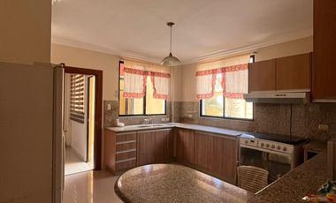 ALQUILER DE CASA CON 5 HABITACIONES EN URBANIZACIÓN CERRADA - NORTE DE GUAYAQUIL (ANNY)