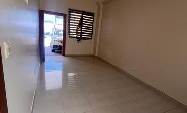 ALQUILER DE CASA CON 5 HABITACIONES EN URBANIZACIÓN CERRADA - NORTE DE GUAYAQUIL (ANNY)