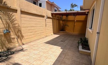 ALQUILER DE CASA CON 5 HABITACIONES EN URBANIZACIÓN CERRADA - NORTE DE GUAYAQUIL (ANNY)
