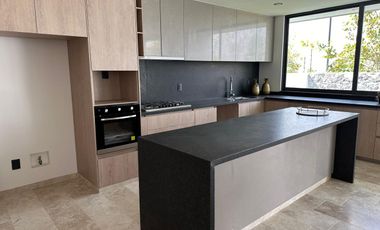 CASA EN VENTA EN LA ESPIGA CON CUARTA RECAMARA  Y BAÑO COMPLETO EN PLANTA BAJA